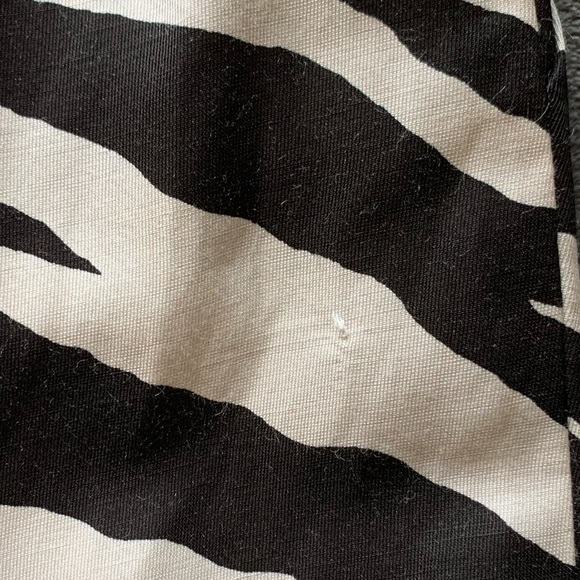 Banana Republic pencil skirt pleats zebra print 0 - Picture 8 of 8